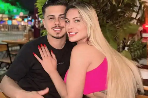 Andressa Urach admite ter destruído carro do ex e provoca barraco na web