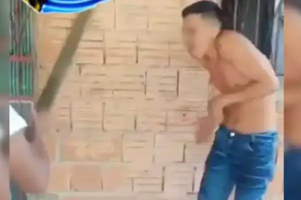 Suspeito de exibir partes íntimas em supermercado sofre tortura pelo ‘Tribunal do Crime’