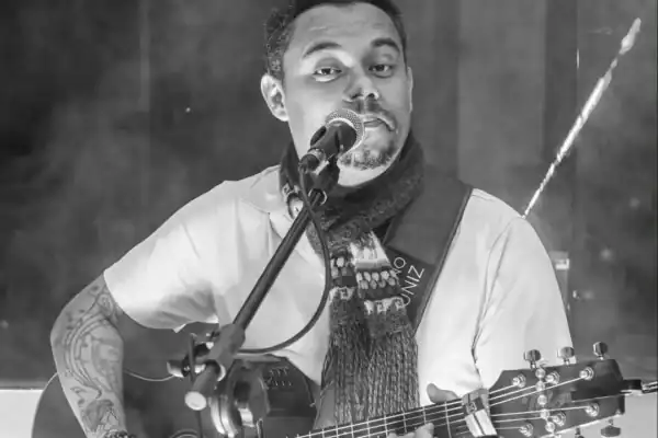 Cantor sertanejo Adriano Muniz é encontrado morto em casa no Distrito Federal