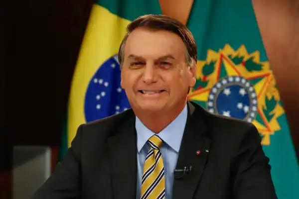 Jair Bolsonaro sofre nova crise de soluços intensos e instabilidade na pressão arterial
