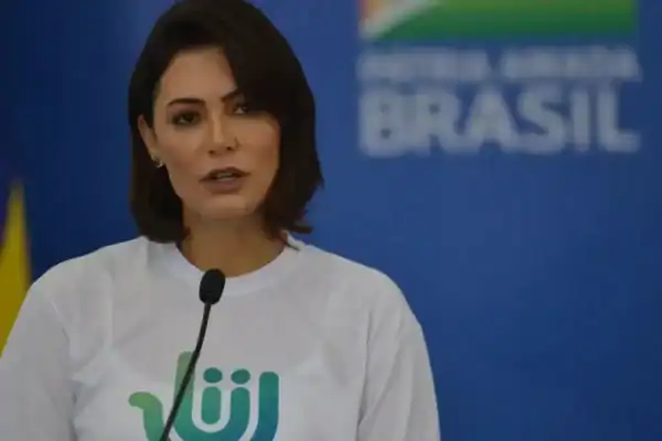 Michelle Bolsonaro manifesta apoio à Ypê em meio a alerta da Anvisa e mobilização online