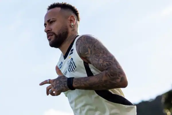 Após polêmica com Neymar, Nayara Macedo anuncia nova gravidez e surpreende seguidores
