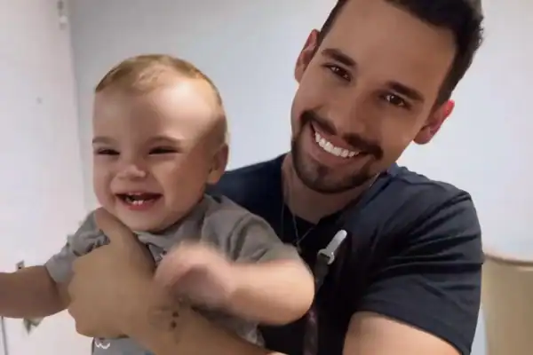 Viúvo de Isabel Veloso comove ao homenagear a esposa no Dia das Mães e faz promessa ao filho