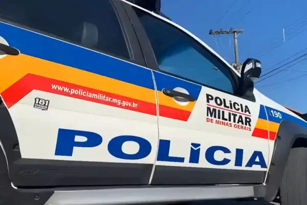 Idosa de 75 anos é jogada ao chão após corrida de táxi em BH e família acusa roubo