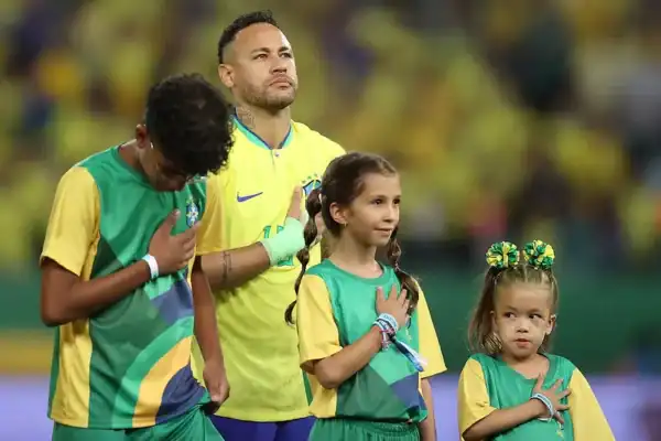 Confira com quem Neymar namorou em suas participações nas Copas do Mundo
