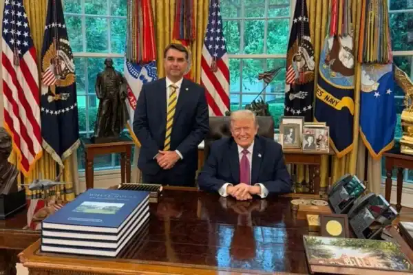 Flávio Bolsonaro diz ter pedido a Trump classificar PCC e CV como organizações terroristas