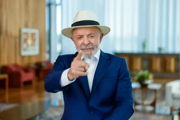 Lula aparece à frente em todos os cenários de 1º e 2º turno, diz pesquisa