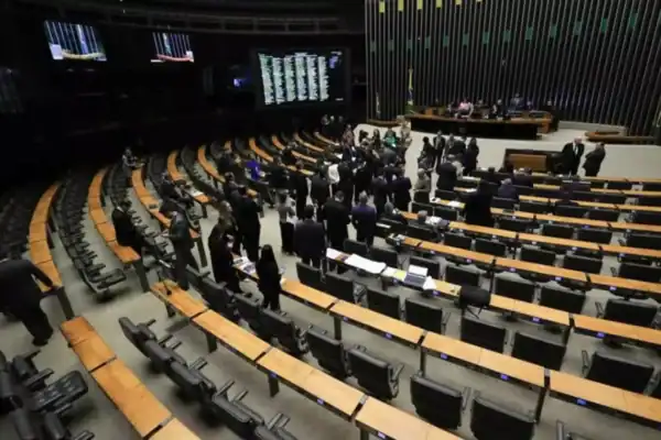 Veja os deputados que votaram contra a PEC da escala 6×1