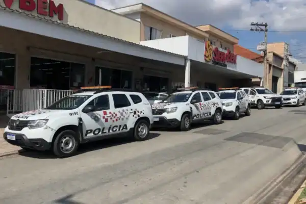 Funcionário demitido invade supermercado com arma e amedronta clientes