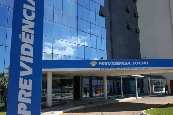 PF apreende R$ 287 mil em sacos de lixo na casa de servidor do INSS