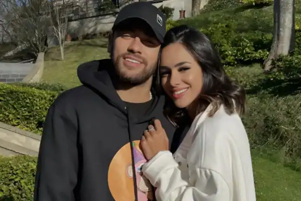 Neymar reage após ser flagrado curtindo foto de modelo