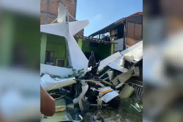 Vídeo: queda de avião no RJ causa morte de piloto