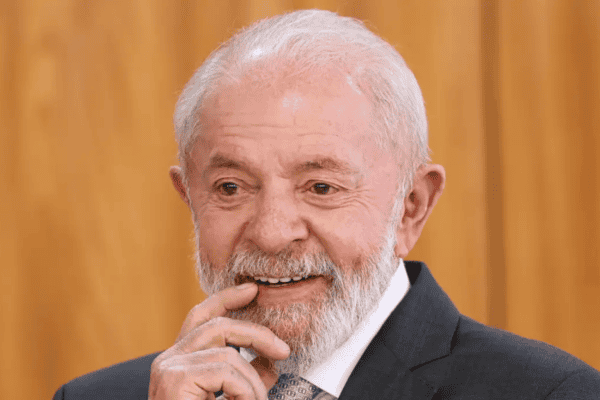 Lula já teria gasto R$ 7 bilhões em viagens e supera soma de gastos de Biden e Trump