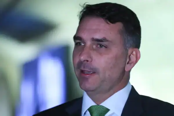 Flávio Bolsonaro garante que, se for eleito, a maioridade penal será reduzida para 14 anos