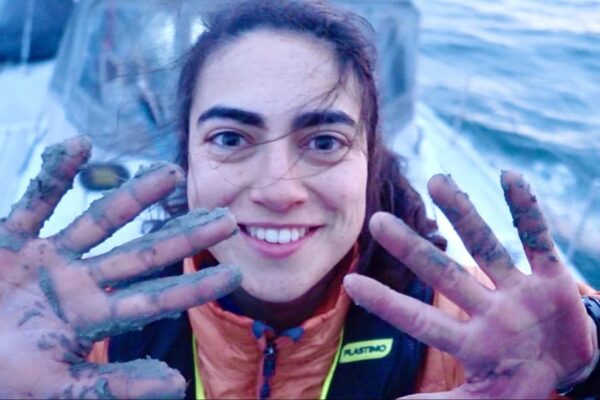 Brasileira que passou 8 meses sozinha no mar congelado do Ártico terá história contada pela Netflix