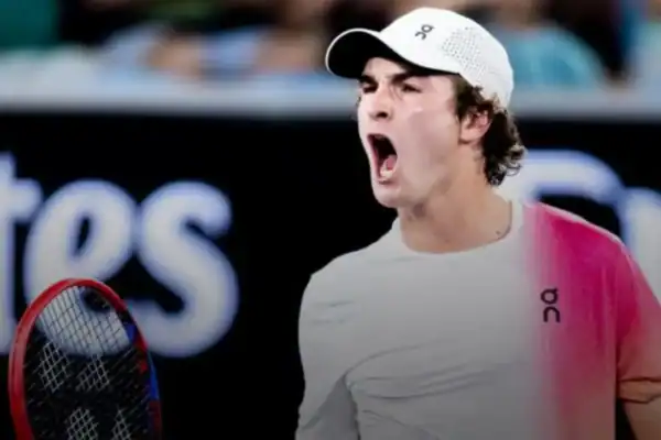 João Fonseca repete feito histórico em Roland Garros com campanha surpreendente