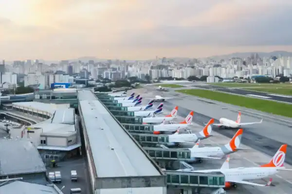 Falha no controle aéreo paralisa pousos e decolagens em aeroportos de São Paulo