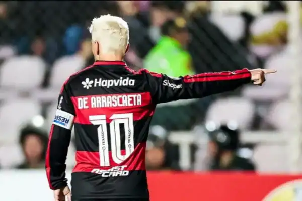 Craque do Flamengo Arrascaeta sente dores e pode ser cortado da Copa do Mundo 2026