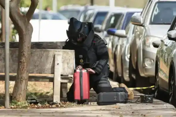 Mala suspeita na Esplanada mobiliza esquadrão antibombas do Bope em Brasília
