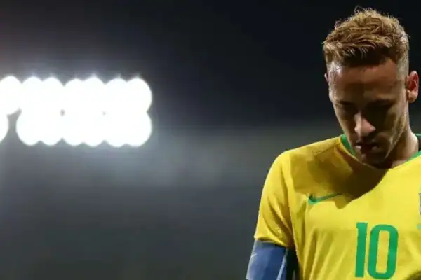 Ancelotti comenta futuro de Neymar na Seleção após lesão