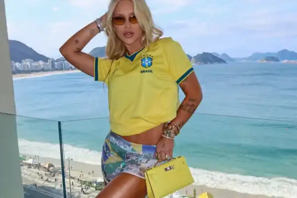 Virginia Fonseca chega aos EUA para cobertura da Copa do Mundo