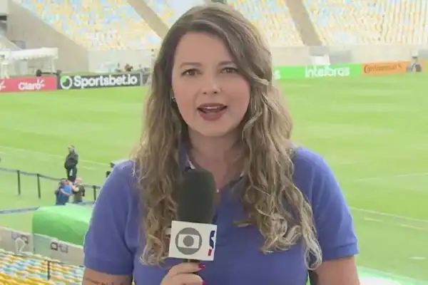 Repórter da Globo provoca polêmica ao exibir arma ao vivo na Copa do Mundo