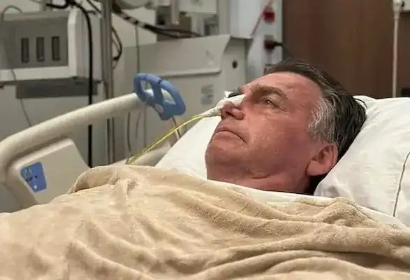 Bolsonaro apresenta agravamento em quadro médico e relatório indica preocupação