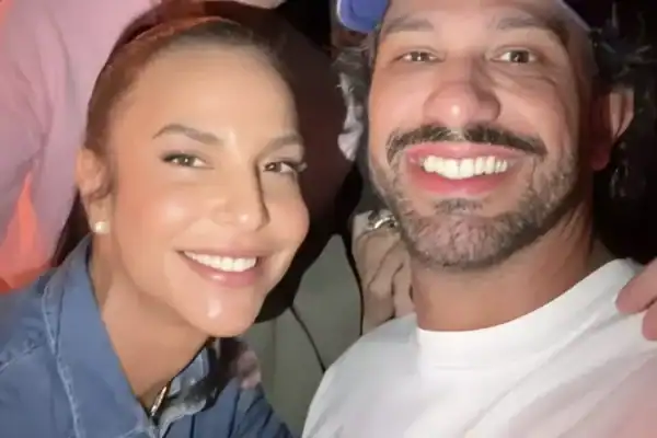 Ivete Sangalo surpreende Tiago Maia com anel de luxo da Cartier no Dia dos Namorados