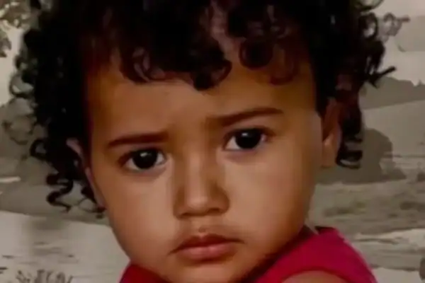 Bombeiro faz relato comovente após encontrar menina morta no dia do aniversário dela