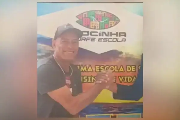 Vídeo mostra momento em que professor de surfe entra no mar antes de desaparecer