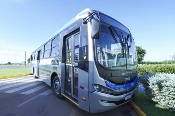 Mulher é esfaqueada dentro de ônibus em Samambaia Norte e suspeita confessa crime