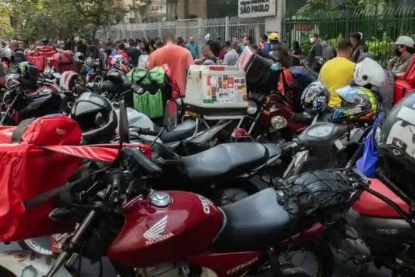 Entregadores invadem residência errada, danificam imóvel e causam prejuízos à família