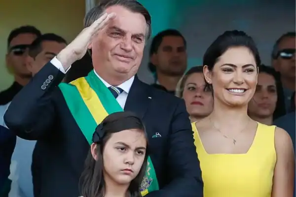 Vidente prevê “cenário de sangue” envolvendo família Bolsonaro