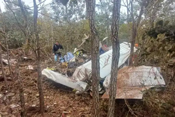 Avião cai após decolagem em Campo Grande e deixa dois mortos