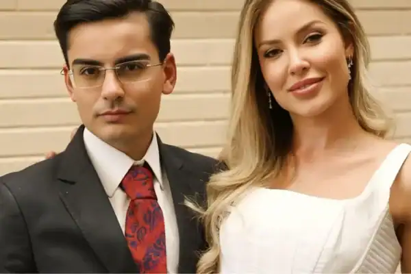 Saory Cardoso reaparece com Dudu Camargo nas redes sociais após polêmica do apresentador
