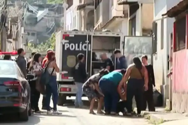Mulher surta e mata marido com demência após ficar dias sem dormir