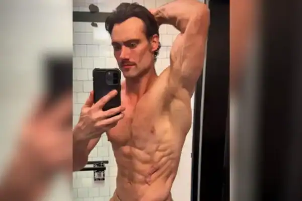 Influenciador Connor Murphy divulgou vídeo enigmático dias antes de morrer na Tailândia
