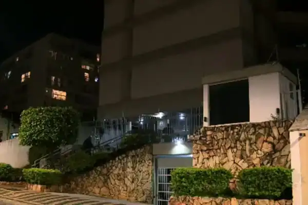 Amigo da família mata mulher em apartamento de luxo e polícia investiga dívidas