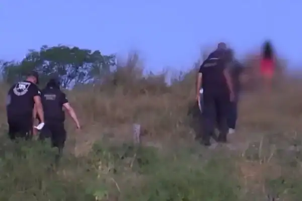 Mãe localiza ossada possivelmente do filho desaparecido em cemitério clandestino
