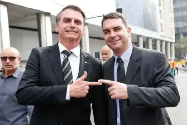 Jair Bolsonaro publica carta em apoio a Flávio Bolsonaro