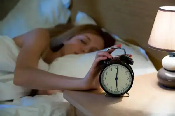 Estudo indica que reduzir 80 minutos de sono pode levar ao ganho de peso