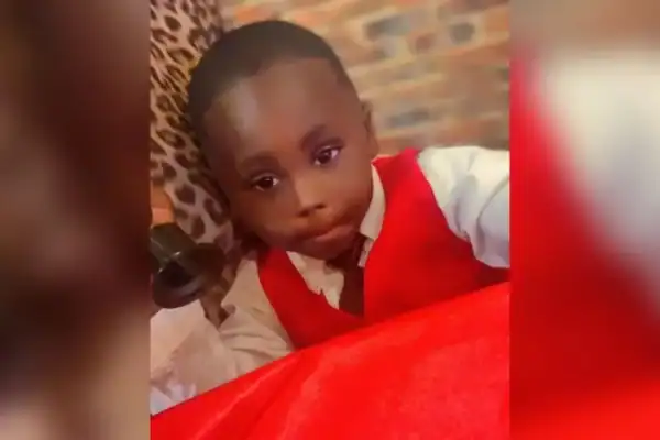 Menino de 4 anos dispara arma em carro e mata primo de 2 em Kissimmee, Flórida