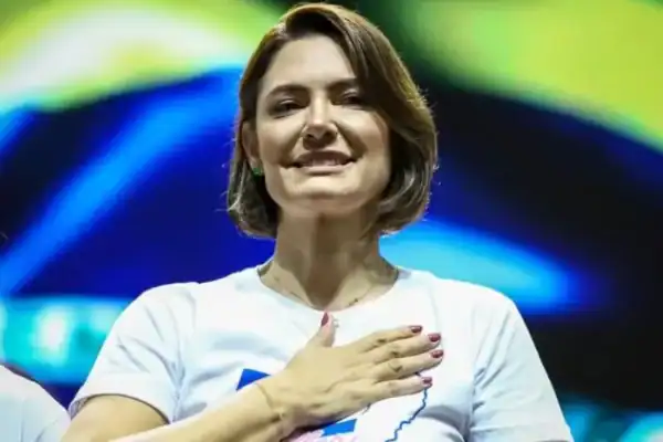 Michelle Bolsonaro intensifica segurança diante de ataques online