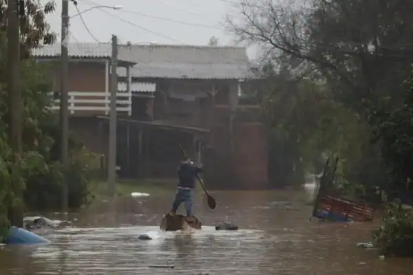 Chuva forte atinge 143 cidades do RS e provoca alagamentos