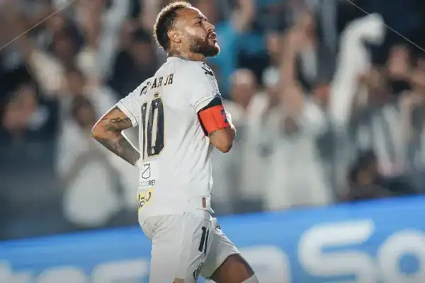 Após ser chamado de ‘bebezinho’, Neymar rebate críticos com comemoração de pôquer pelo Santos