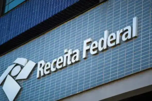 Receita Federal abre leilão de celulares, computadores e veículos; saiba como participar