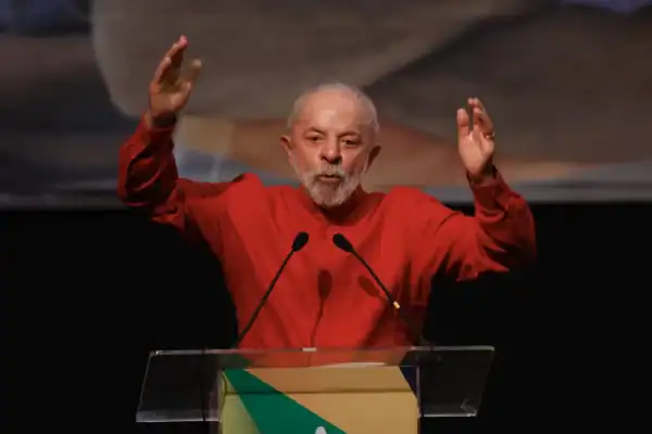 PT leva ao TSE ação contra Flávio Bolsonaro por impulsionar ataques anônimos a Lula