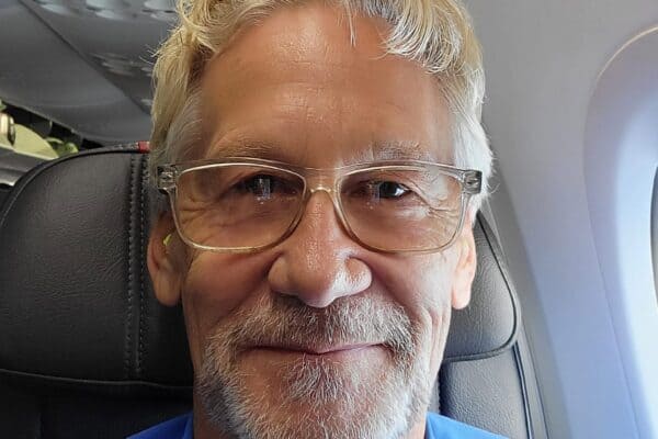 Homem volta à vida após ser declarado morto por 28 minutos e choca com relato do que viu