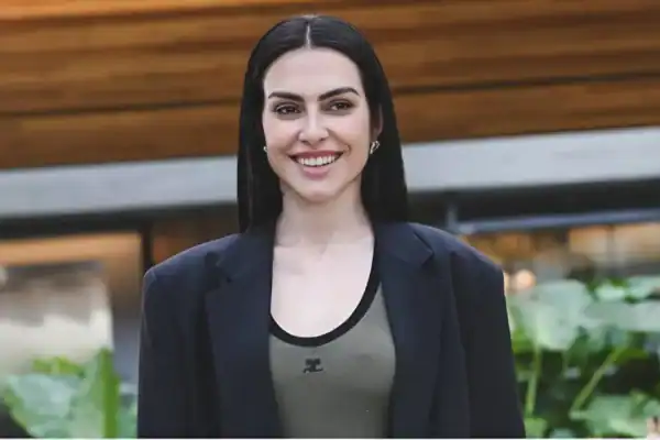 Cleo fala sobre sexualidade e questiona padrões impostos às mulheres