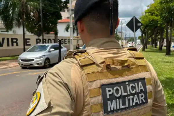Homem invade residência de idosa, oferece muda de cannabis e ateia fogo após recusa